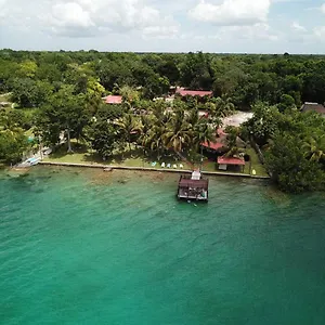 https://coras-place-bacalar-lagoon-front.quintano-roohotels.com