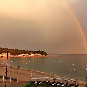 https://ma-villa-massada.fr-provencehotel.com